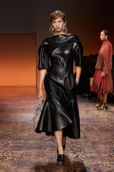 Look 25